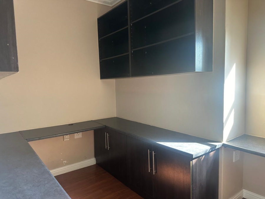 6 Bedroom Property for Sale in Cashan North West